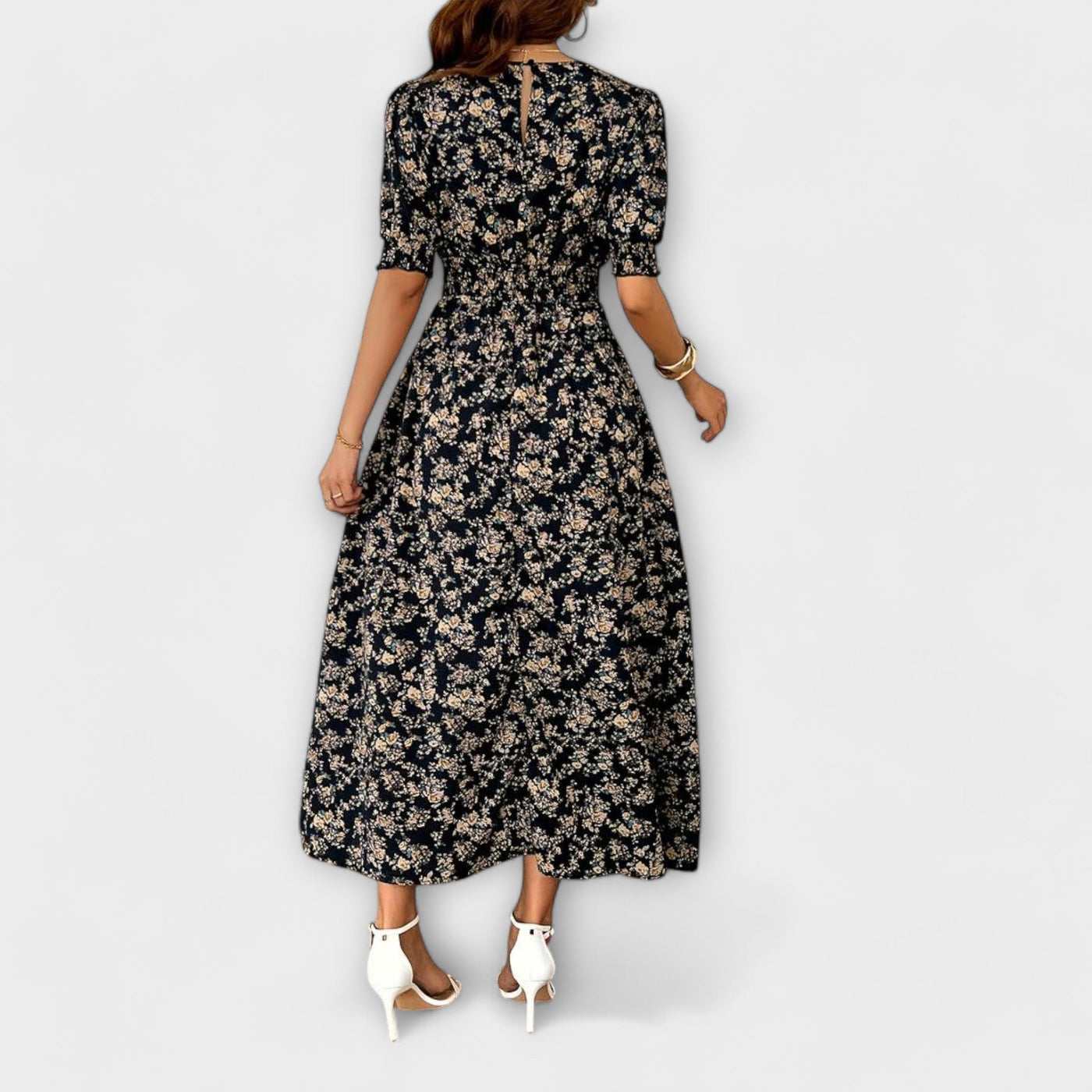 Amelia - Kleid, millel on ümmargune kaelus ja lillemuster