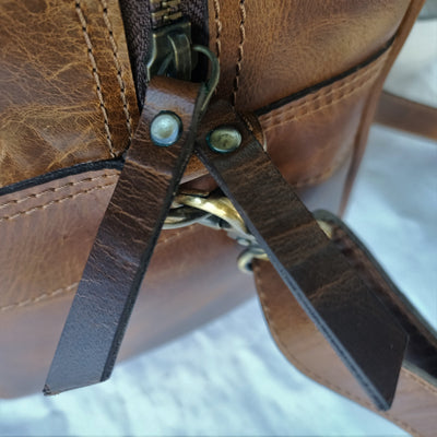 Elegantne naiste mini reisikott läikivast Hunter-nahast