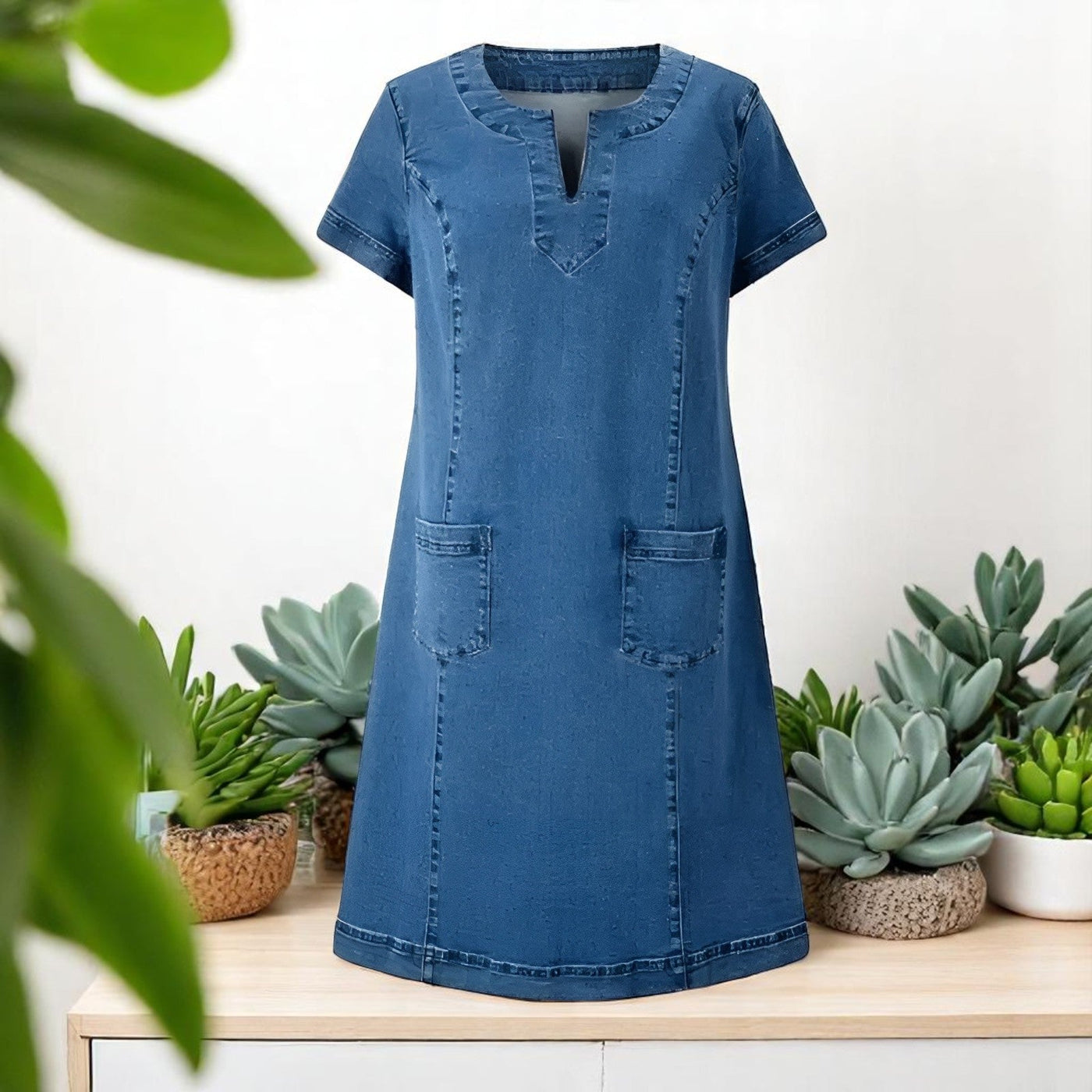 Julia | Pehme Denim Kleit Eestaskutega