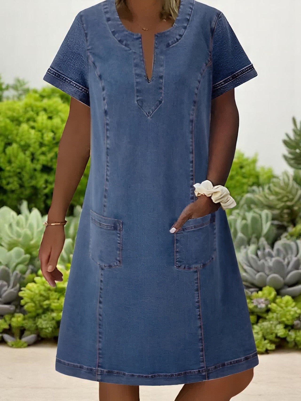 Julia | Pehme Denim Kleit Eestaskutega